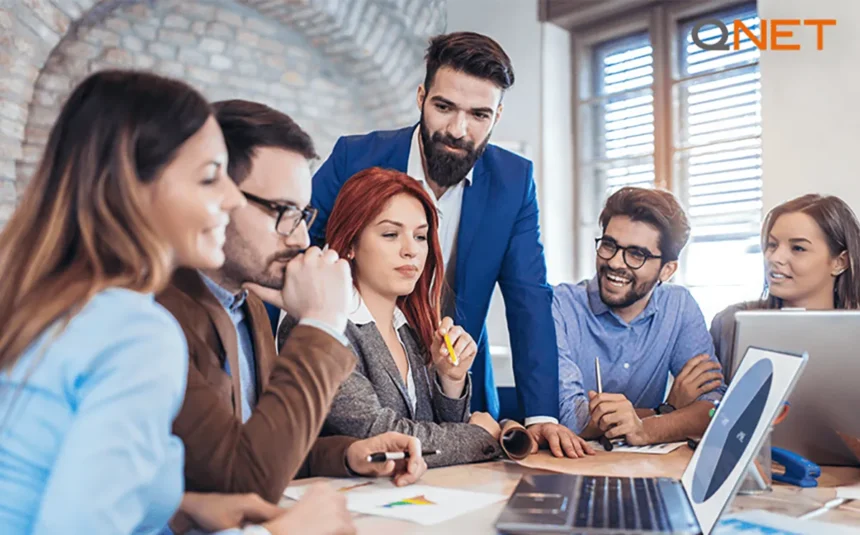 A group of entrepreneurs discussing