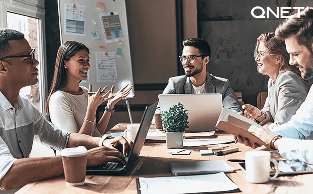 A group of entrepreneurs discussing